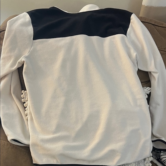 The North Face Black and Cream Fleece Sweater - Picture 6 of 6
